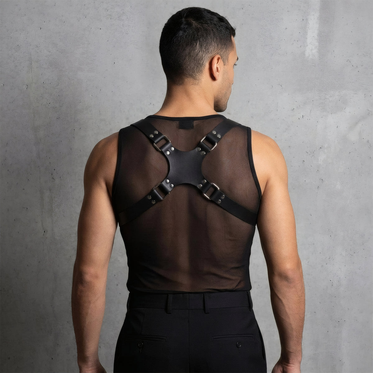 Harnais homme Atlas en cuir vegan, vue de dos avec la pièce en X