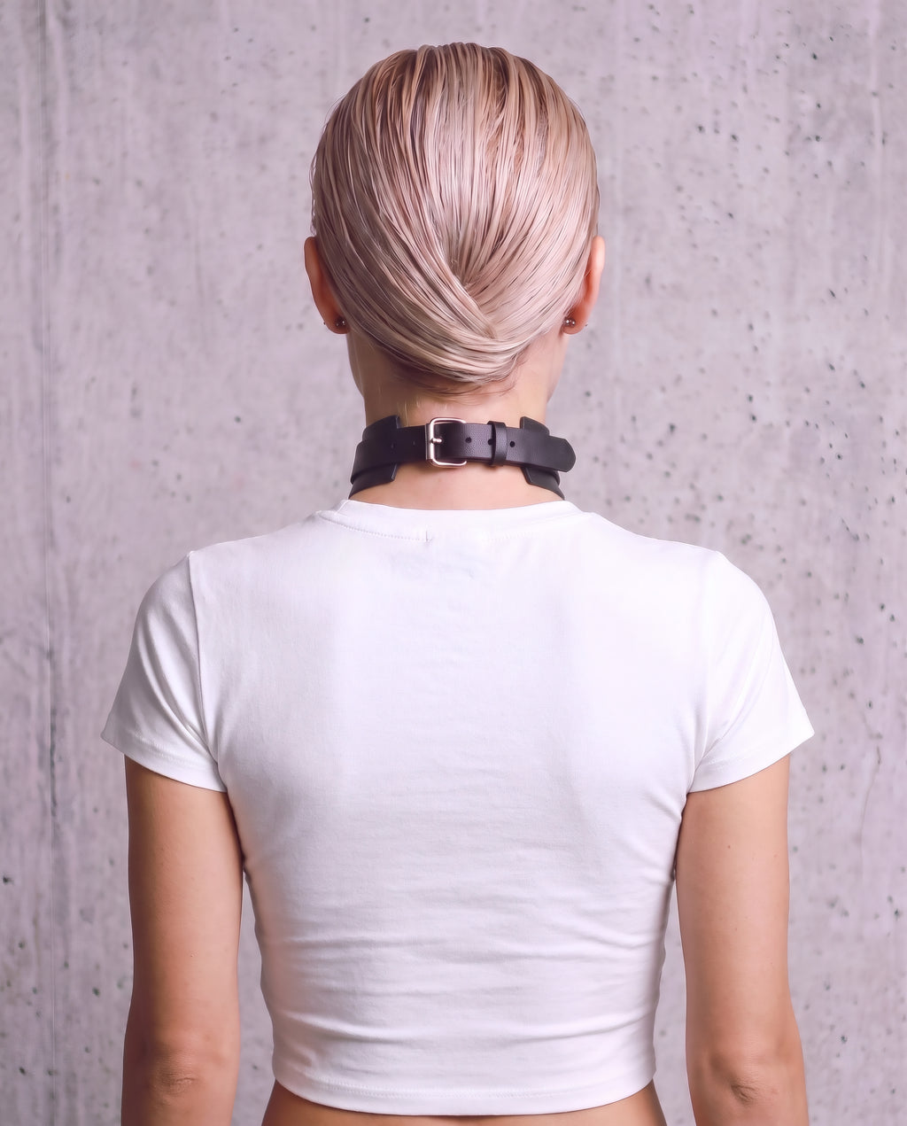 Collier Morgane porté, vue de dos sur la boucle de fermeture