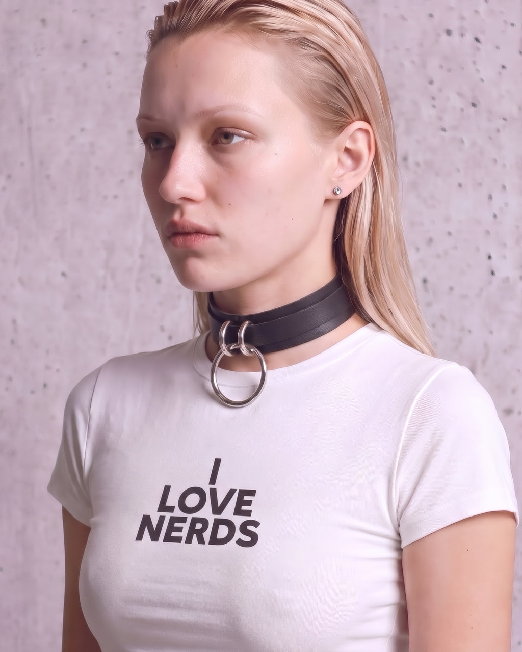 Collier Morgane porté, vue de trois-quarts sur les anneaux