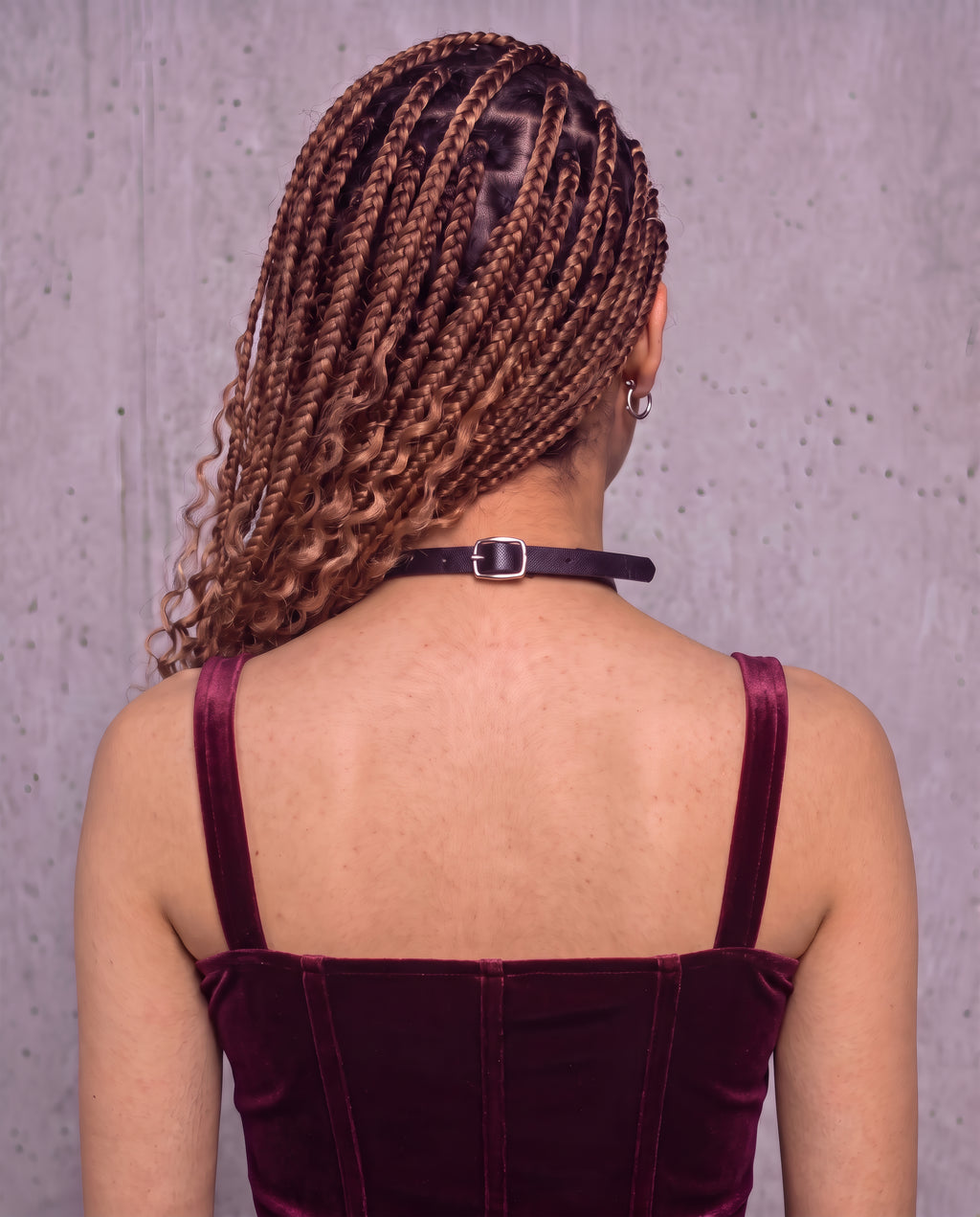 Collier Salomé porté, vue de dos sur la boucle de fermeture