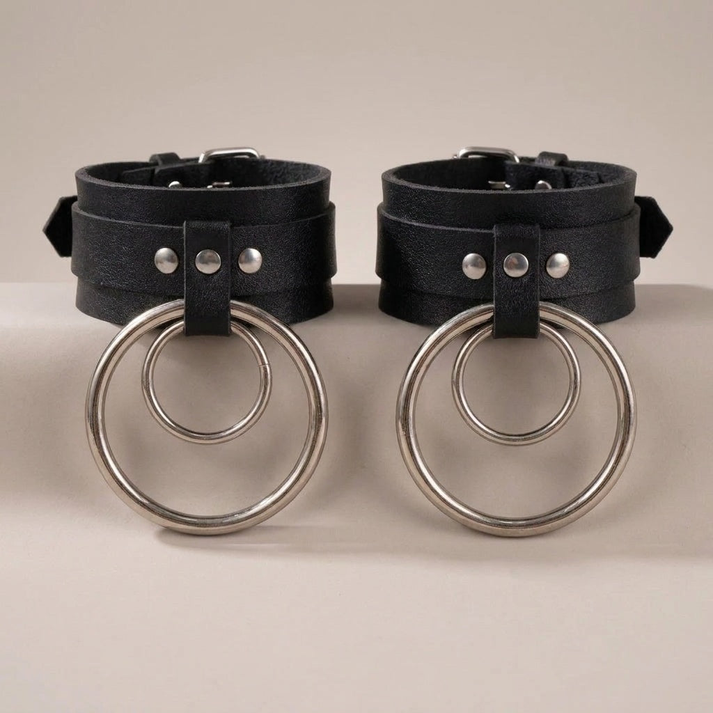 Paire de bracelets de cheville Séléné en cuir vegan, double anneau argenté