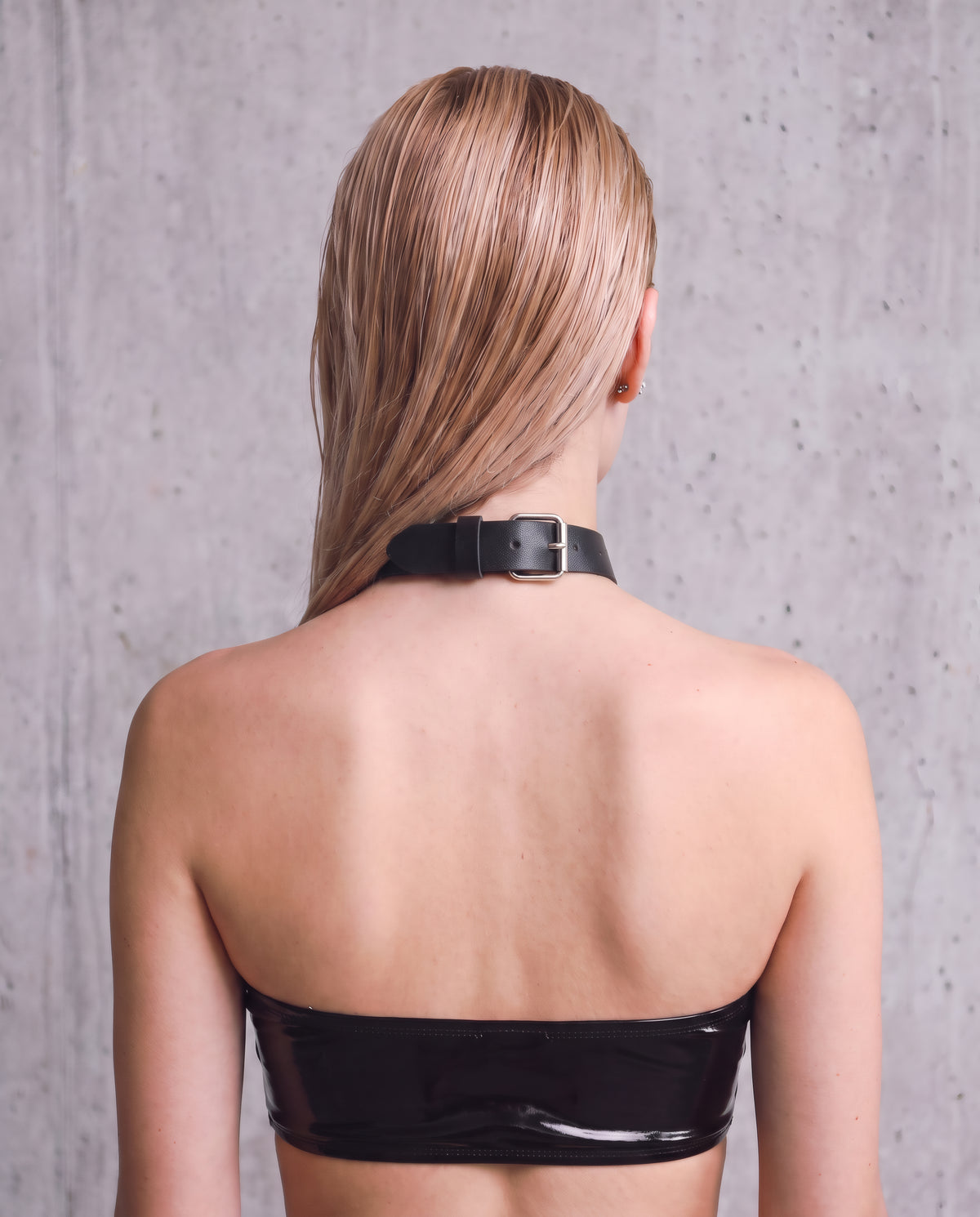 Collier Zelda porté, vue de dos sur la boucle de fermeture